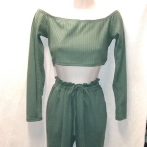 Pink Avenue 2 Piece  Long Sleeve Crop Top & Pant , Lg, Green, pre-owned